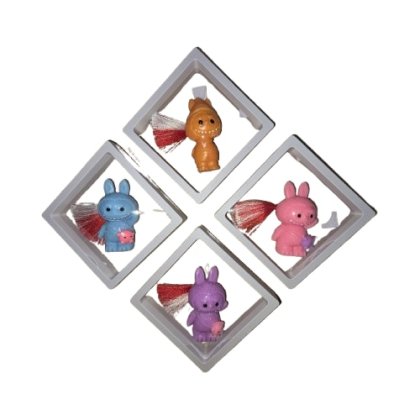 Set 4 bubu Martisoare din sapun parfumat si flori criogenate VICTINY® albastru/roz/mov/portocaliu 6 cm, in cutie vitrina alba cu snur ( turnate si pictate manual )