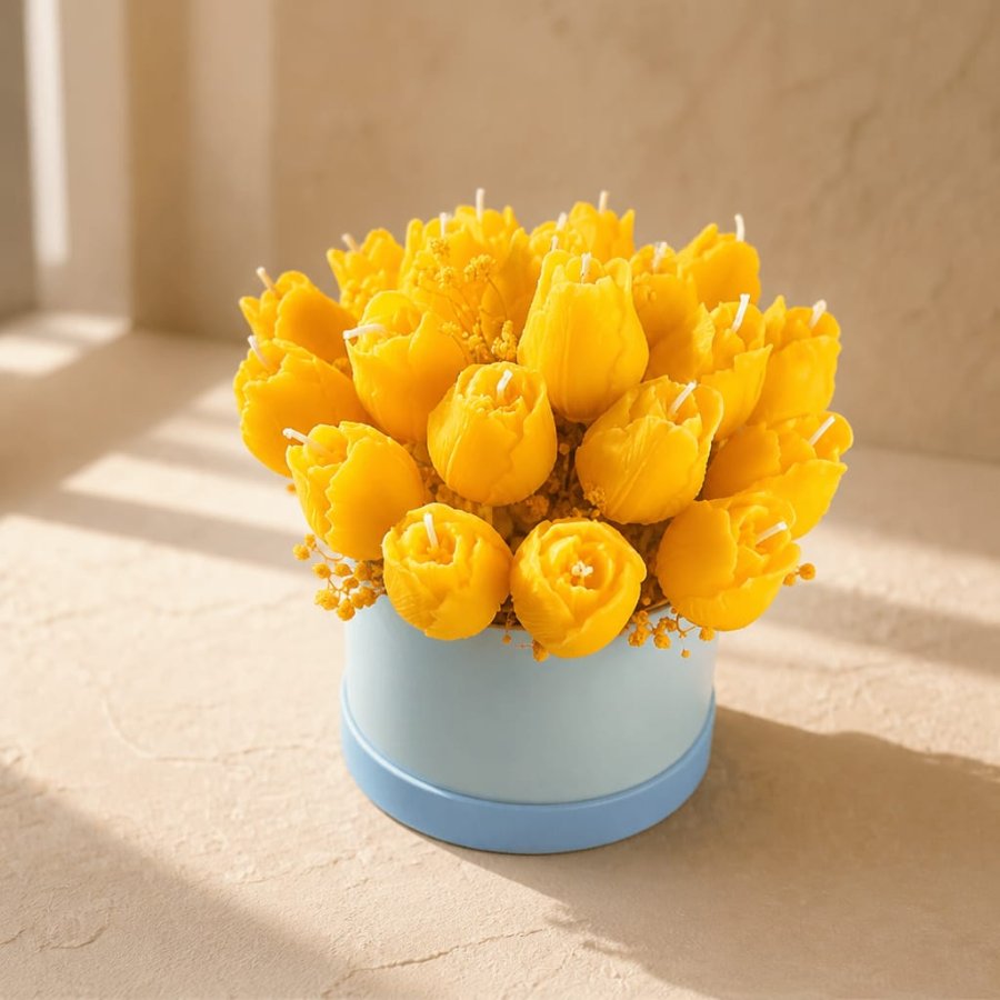 Aranjament floral din 15 lalele galbene din ceara de soia parfumata si din flori naturale uscate