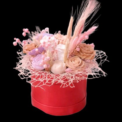 Aranjament floral din ceara de soia parfumata si flori criogenate VICTINY® crem/alb/roz/mov, in cutie rosie/roz/crem ( turnate si pictate manual )