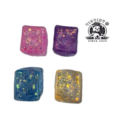 Set 4 Jucarie interactiva VICTINY ® ICE CUB glitter 3 x 3 x 3 cm, squishy, culoare random, antistres, anxietate, depresie si multe alte afectiuni de zi cu zi, ale copiilor cat si ale adultiilor