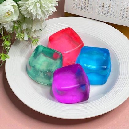 Jucarie antistres squishy, minge antistres moale cu aspect candy si umplutura pulbere, 4.5 cm, Multicolor, 1 buc