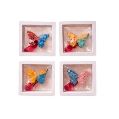 Set 4 Martisoare din sapun parfumat si flori criogenate VICTINY® roz/alb, 4 cm, in cutie vitrina alba cu snur ( turnate si pictate manual )