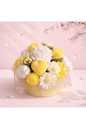Aranjament floral realizat din flori de ceara albe si galbene,parfumate