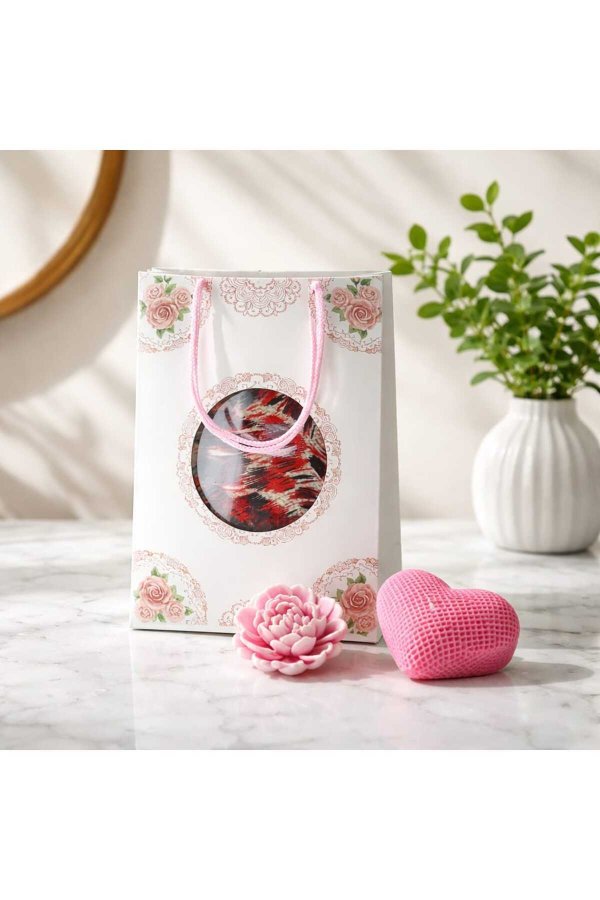 Cadou esarfa femei + 2 lumanari parfumate din ceara de soia 100% naturala inima si floare