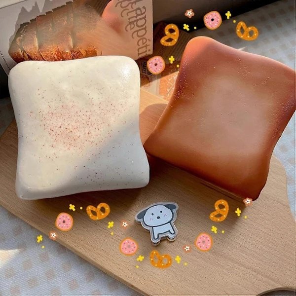 Jucarie squishy antistres fidget Paine cu unt, cu revenire lenta, din PU non-toxic, cu aroma de paine si unt, realist, alb/maro